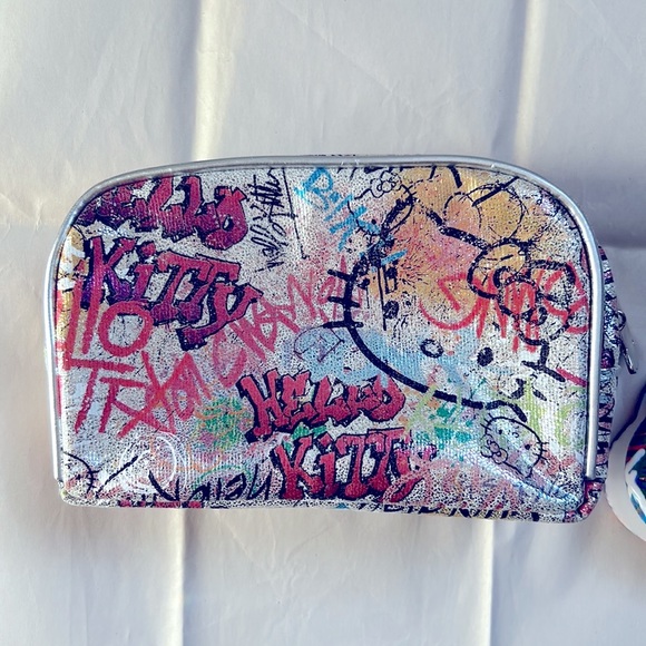 Hello Kitty graphic make up bag and mirror - Picture 2 of 7